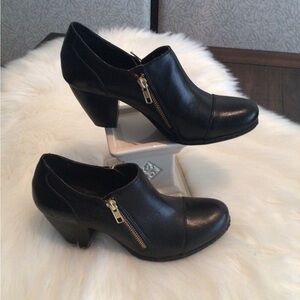 B O C  Black Leather Ankle Boots